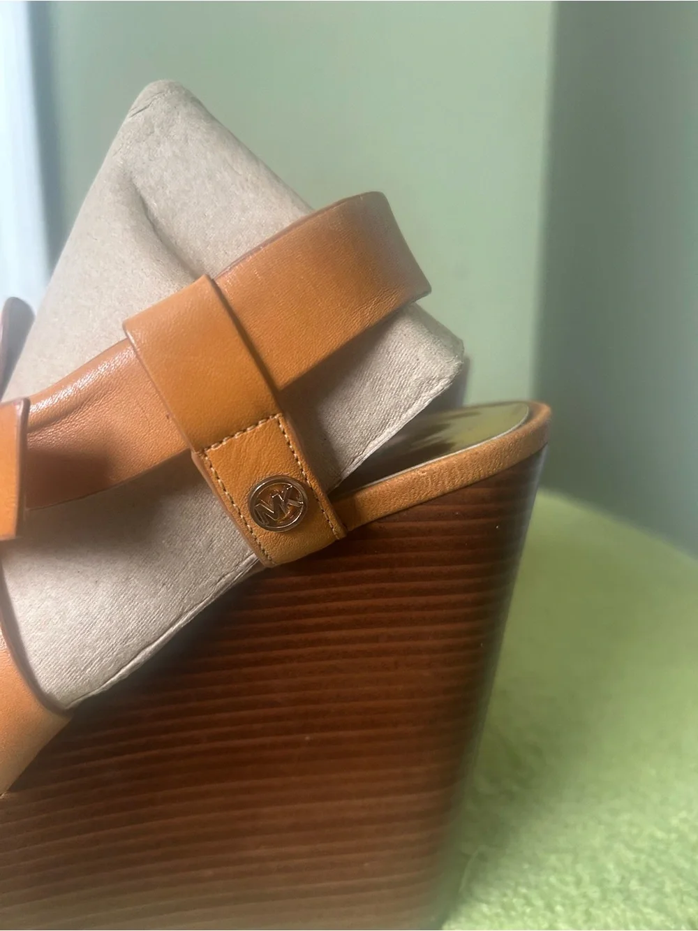 Like New Michael Kors Tan Leather Platform Wedge Sandals Sz 9
